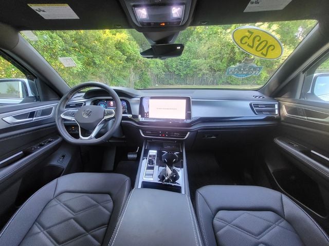 2025 Volkswagen Atlas Cross Sport 2.0T SE w/Technology