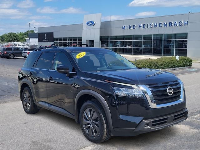 2022 Nissan Pathfinder SV