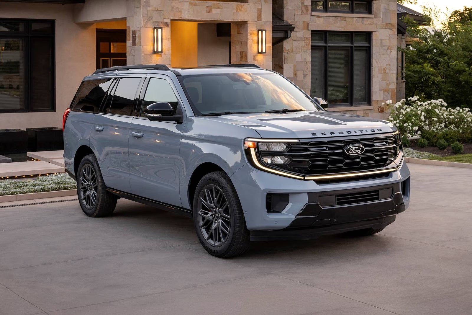 2026 Ford Expedition vs. 2026 Chevy Tahoe | Mike Reichenbach Ford